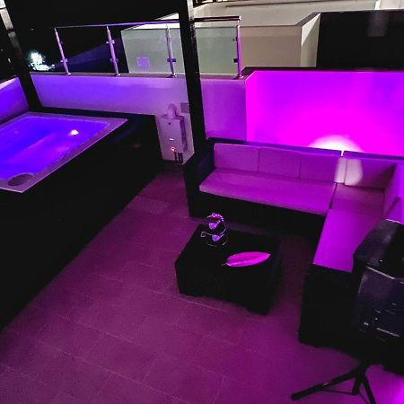 شقة Magnificent Pent House W/Jacuzzi سانتياغو دي لوس كاباليروس المظهر الخارجي الصورة