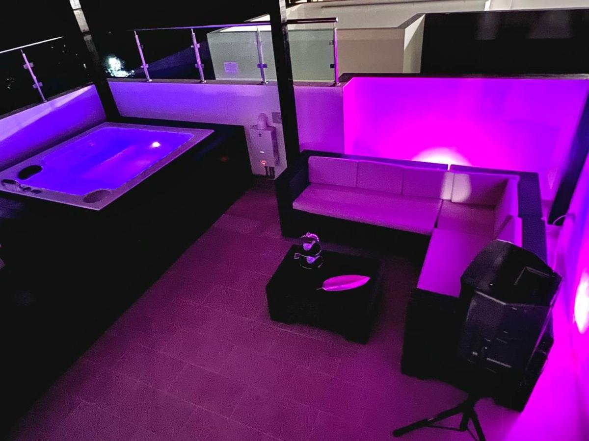 شقة Magnificent Pent House W/Jacuzzi سانتياغو دي لوس كاباليروس المظهر الخارجي الصورة